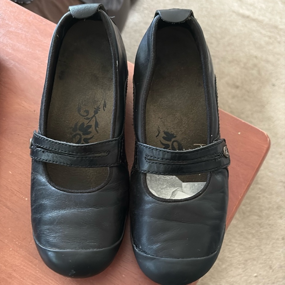 Merrell Vintage 7.5 Black Leather Mules